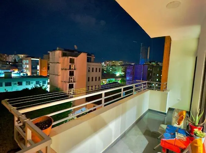 Charming And Bright Center Daire