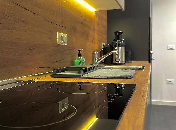 Charming And Bright Center Appartement Tirana